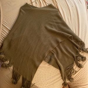 I’m selling a sweater that I’m not able to wear